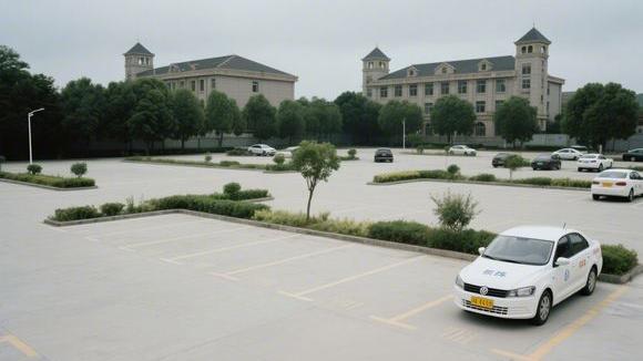 民兴驾校大门